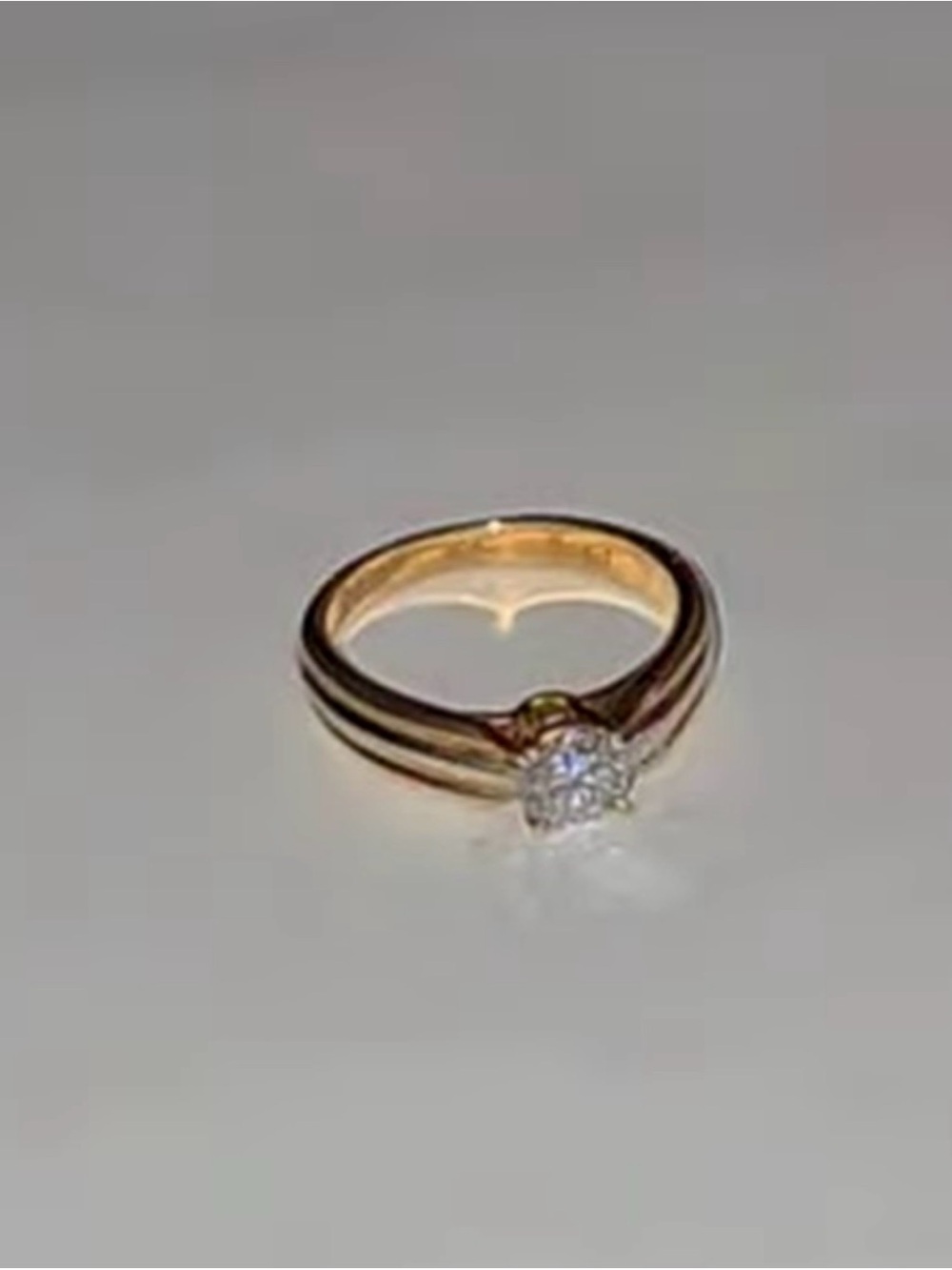 Cartier tricolor solitaire diamond ring with Gia cert and Cartier receipts - Picture 2 of 4